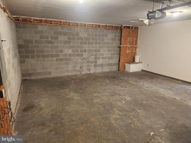 Building Photo - 37130 Mowry Ln
