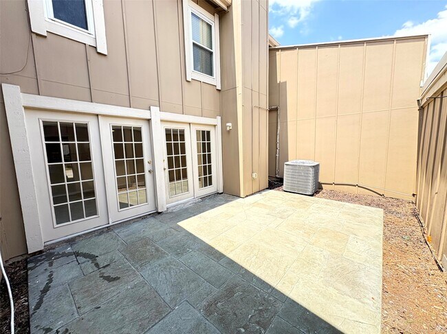 Building Photo - 11526 Village Pl Dr