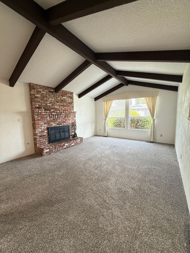 Building Photo - Charming 3 bed 2 bath home in SE Medford!