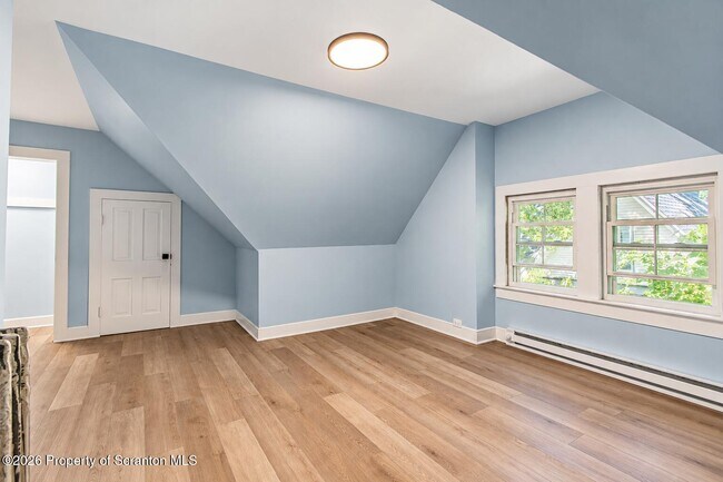 Building Photo - 1638 Sanderson Ave