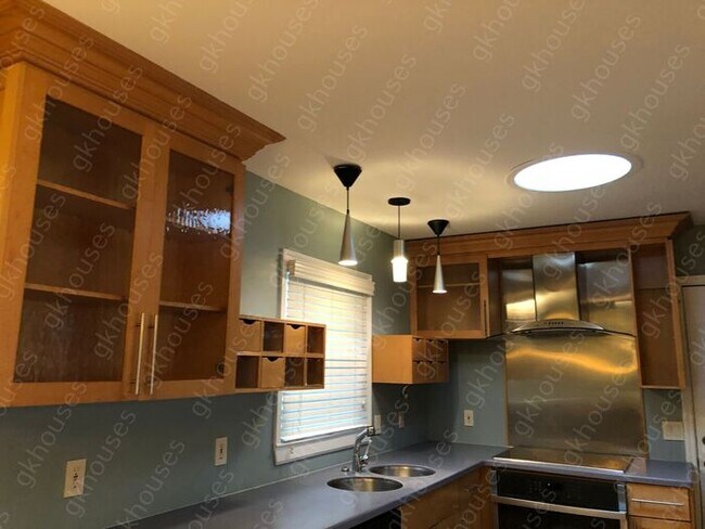 Building Photo - 2570 Northside Dr NW