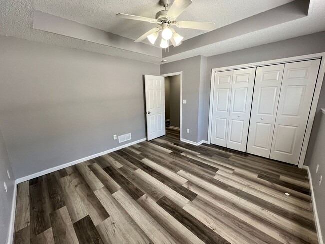 Building Photo - Spacious 3BR Duplex with Garage