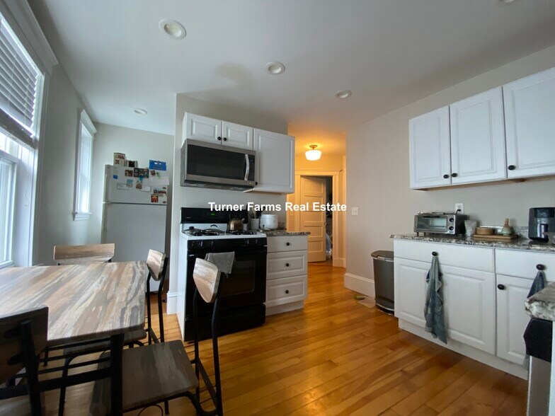 Building Photo - 6 Westminster Ave