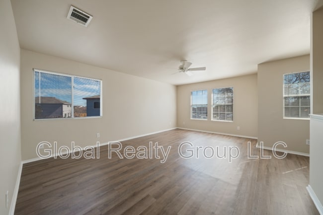 Building Photo - 144 Crest Bluff