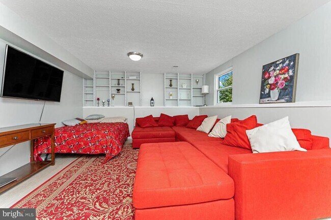 Building Photo - 223 Laura Anne Ct