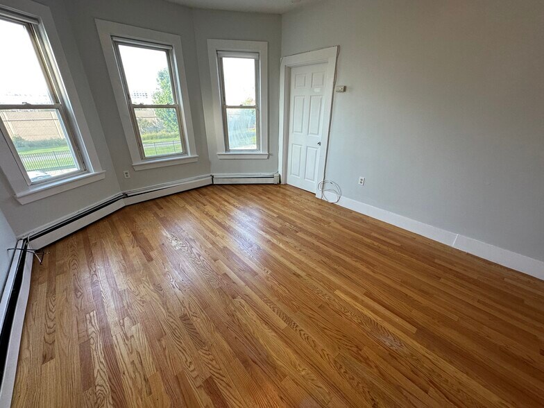 Building Photo - 857 E 1st St