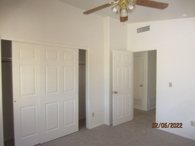 Building Photo - Comfortable & Attractive 3 Bedroom 2 Bath ...