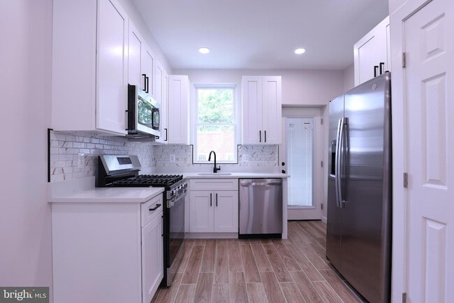 Building Photo - 2039 Rosedale St NE