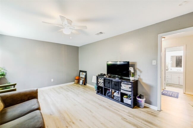 Building Photo - 6622 Rockergate Dr