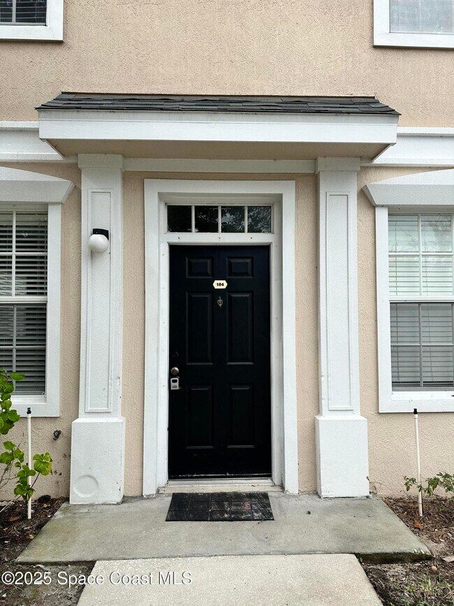 Building Photo - 105 Turpial Way