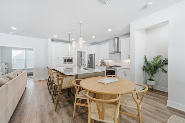 Building Photo - 534 SW 145th Dr