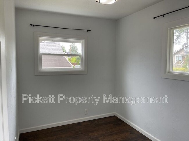 Building Photo - 2139 11th St
