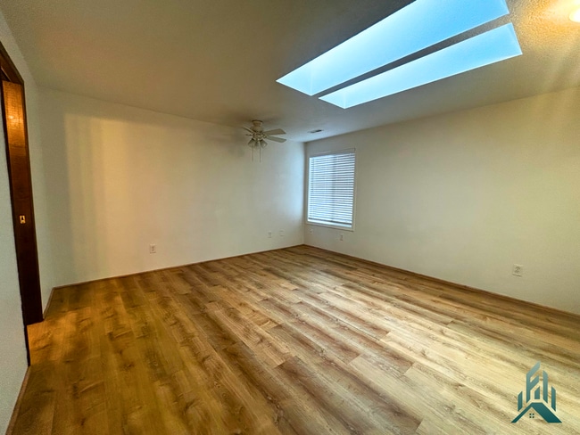 Building Photo - 2 Bed / 2 Full Bath Single-Level Townhome in Timberhill