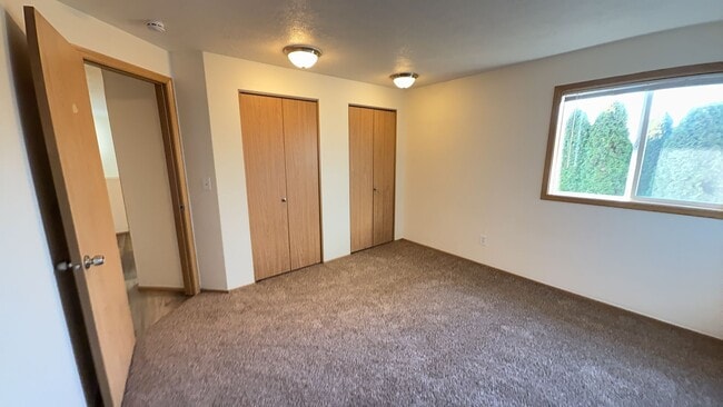 Building Photo - 50% OFF One Month's RENT! 3 Bedroom 2 Bath Renovated House with/ Fenced Backyard on Dead End Street