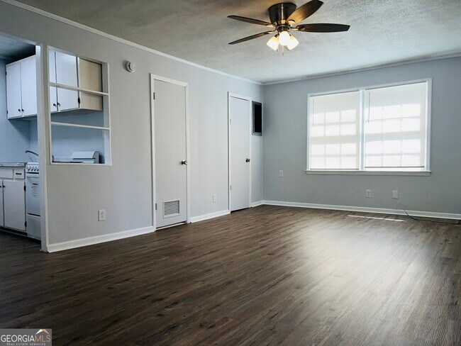 Building Photo - 601 W Haralson St