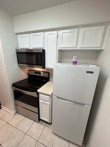 Building Photo - 2120 El Paseo St