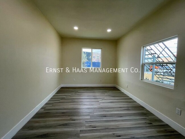 Building Photo - Recently Remodeled and Upgraded Apartment ...