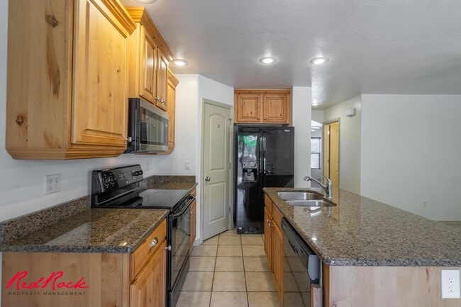 Building Photo - 3 Bedroom Townhome In Fossil Hills!
