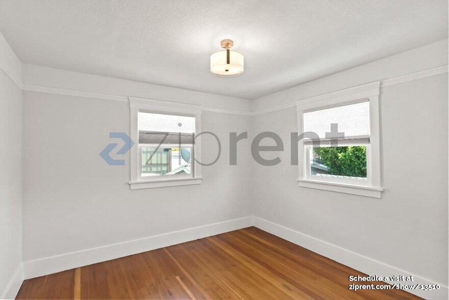 Building Photo - Unit
