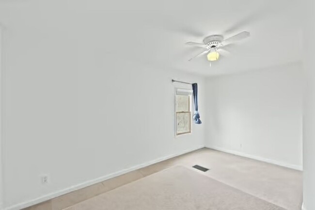 Building Photo - Silverton- Meticulous 4+ bedroom, 5ba, 2 car