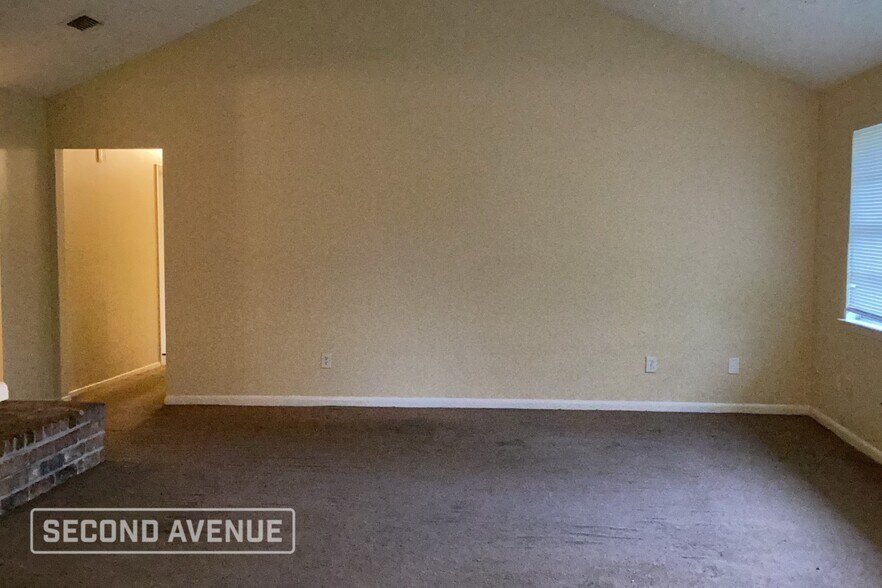 Building Photo - 16339 Maplemont Dr