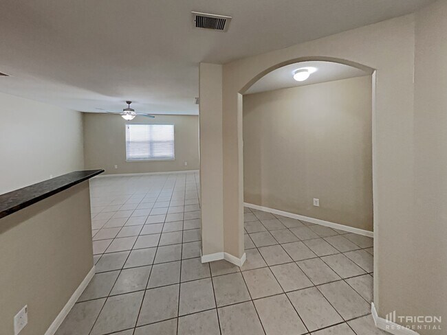 Building Photo - 425 Palomino Stand Dr
