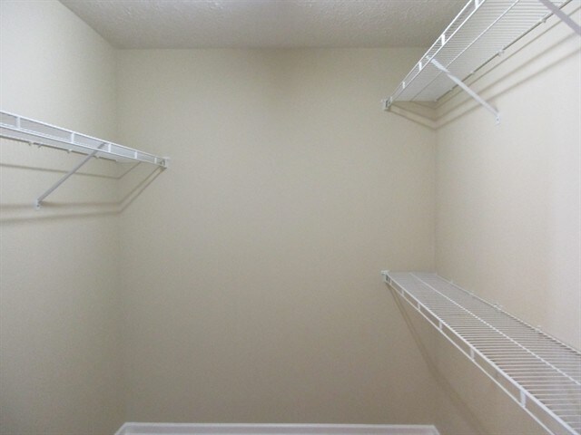 Building Photo - 1434 Hilltop Dr