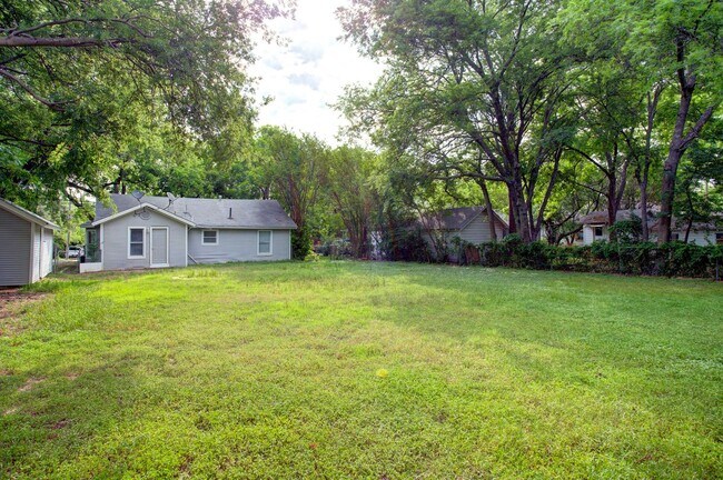 Building Photo - Now Available! Pet-Friendly 3BR Home with Large Backyard – Cleburne