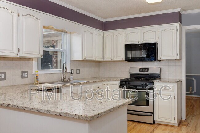 Building Photo - 103 Avondale Dr