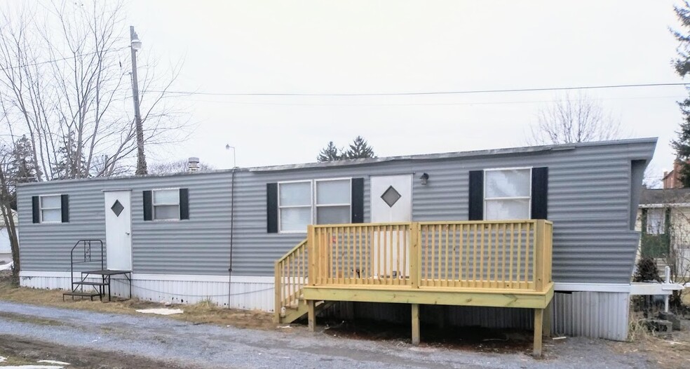 Unit C Mobile home - 43 W Baltimore St