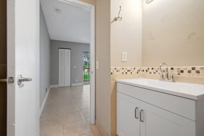Building Photo - 516 Meadows Cir