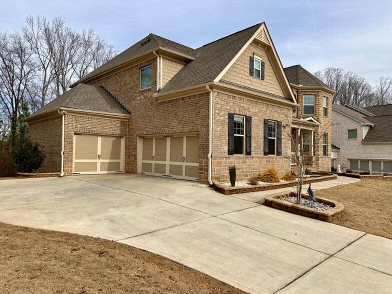 Building Photo - 6060 Ashborough Park