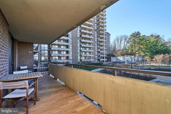 Building Photo - 1800 Old Meadow Rd