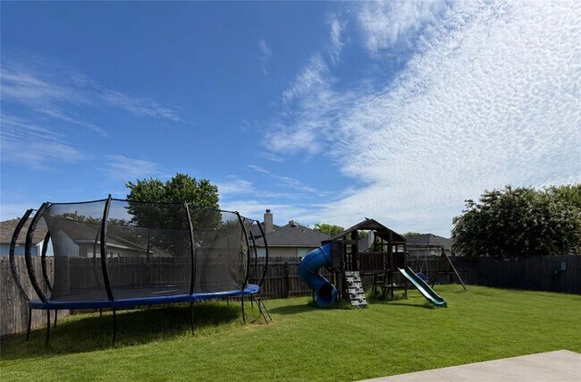 Building Photo - 108 Warner Bend