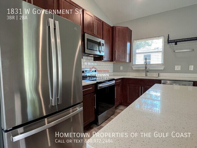 Building Photo - 3-Bed Downtown Pensacola Cottage