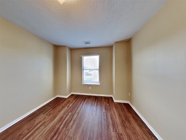 Building Photo - 9419 Stoneridge Canyon Ln