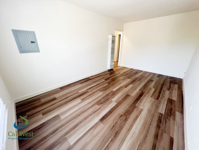 Building Photo - $2,495 - UPDATED 2 bedrooms/1 bathroom Upstairs Unit near Rose Garden!