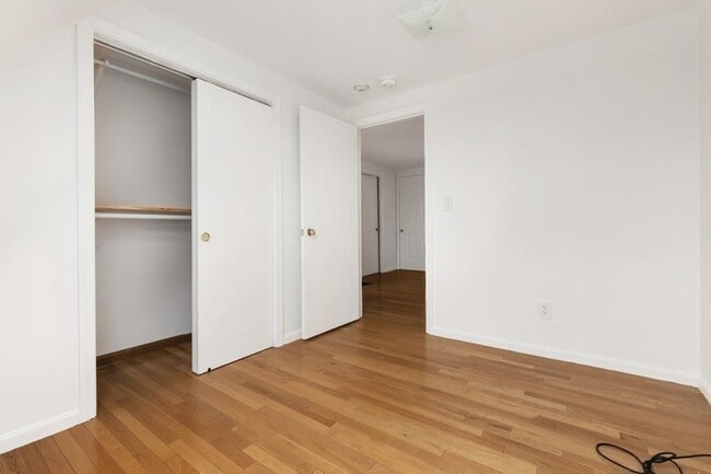 Building Photo - 47 Lake St