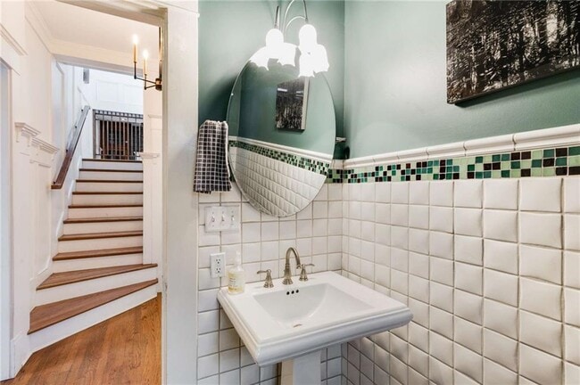 Building Photo - 349 9th St NE