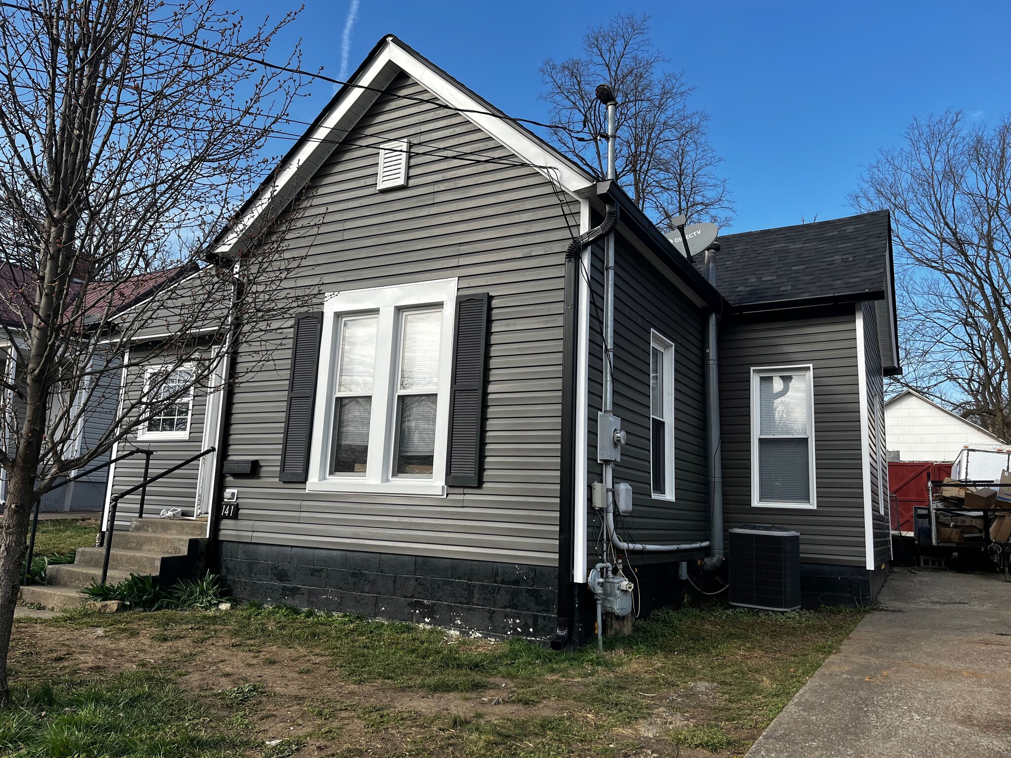 Building Photo - 141 E Walnut St