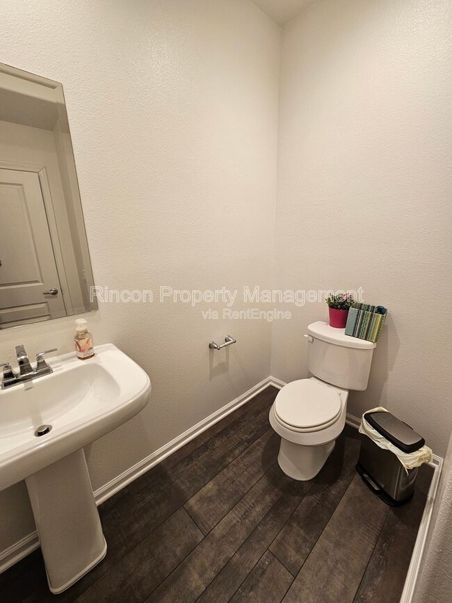 Building Photo - 3647 W Hemlock St