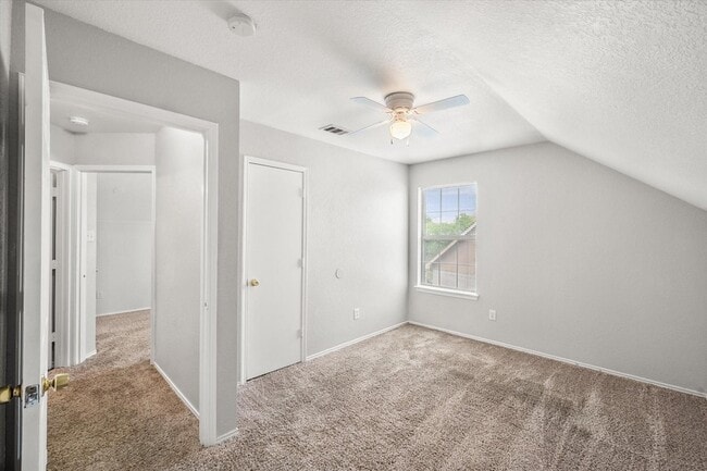 Building Photo - 404 Kings Way Dr