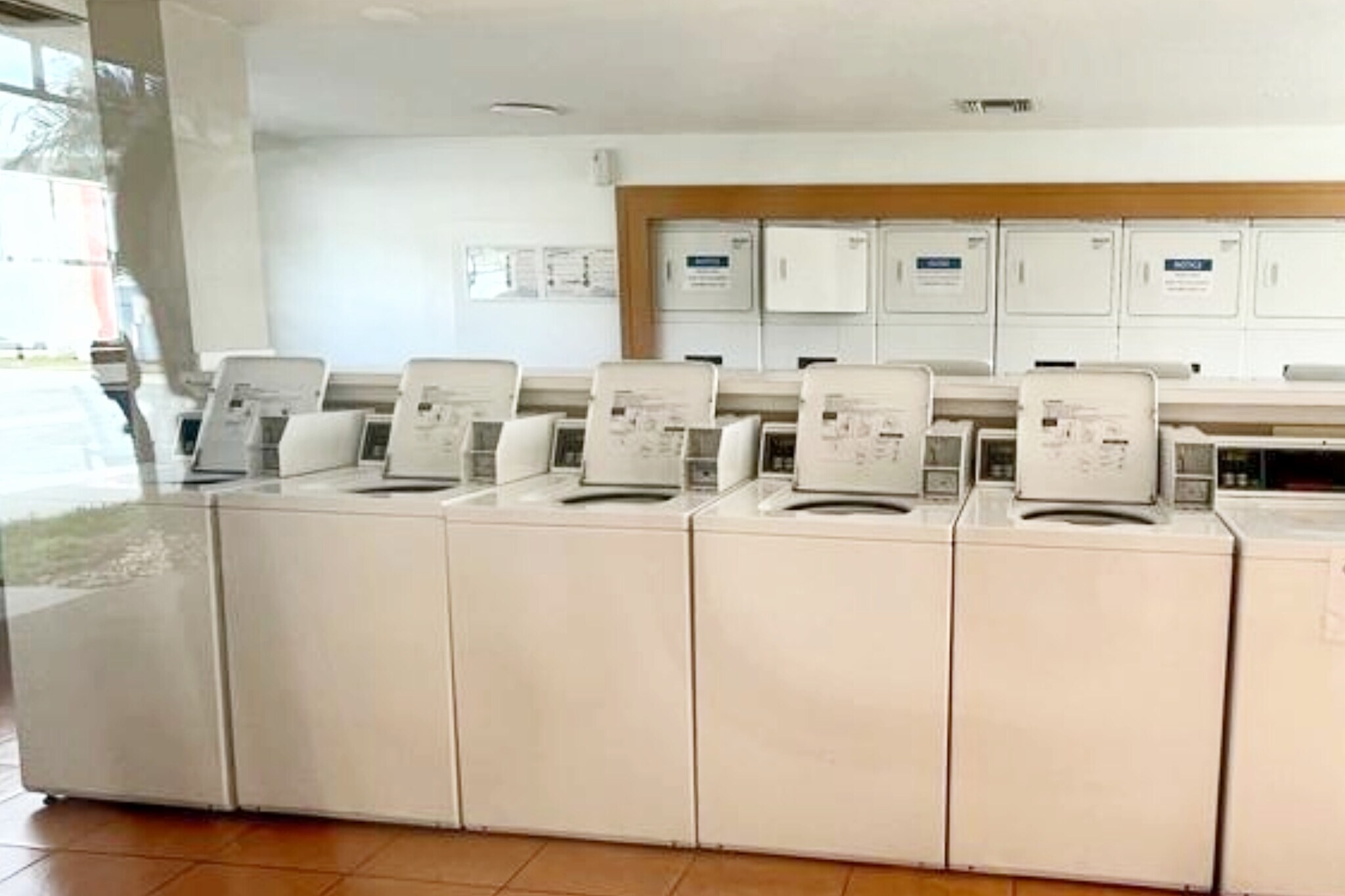 Building Photo - 2212 Grand Cayman Ct