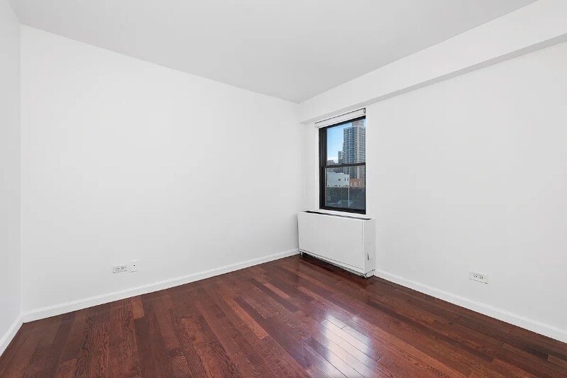 Building Photo - 345 E 80th St