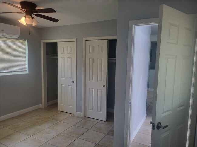 Building Photo - 6226 Miramar Pkwy