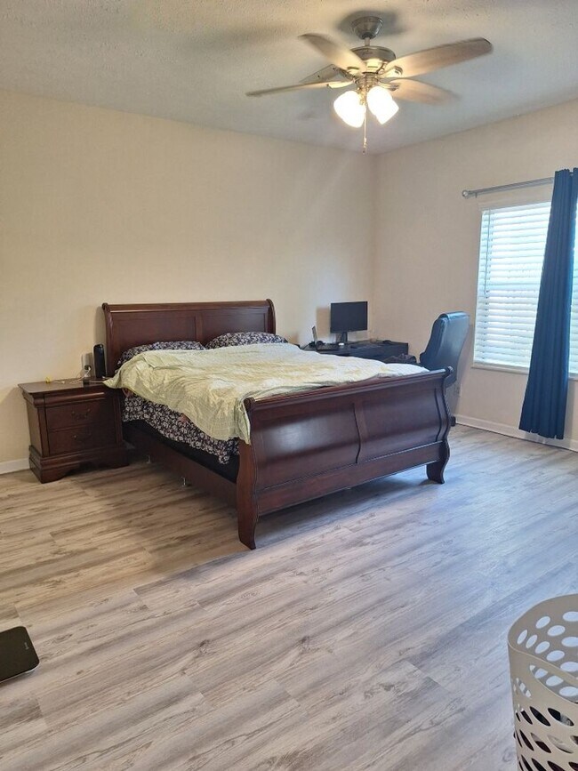 Building Photo - One level living in NorthWest Knoxville