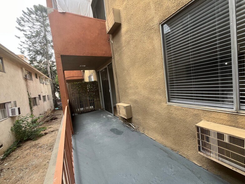 Building Photo - 300 S Gramercy Pl