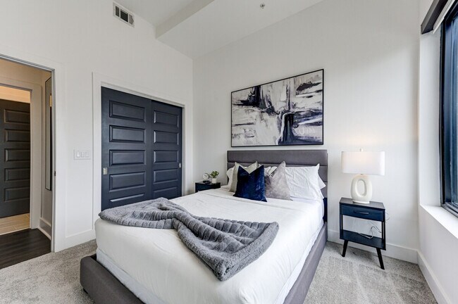 Building Photo - 1075 Peachtree Rd