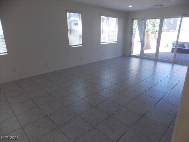 Building Photo - 160 Lilt Ave