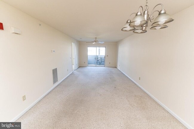 Building Photo - 3500 Sanibel Cir